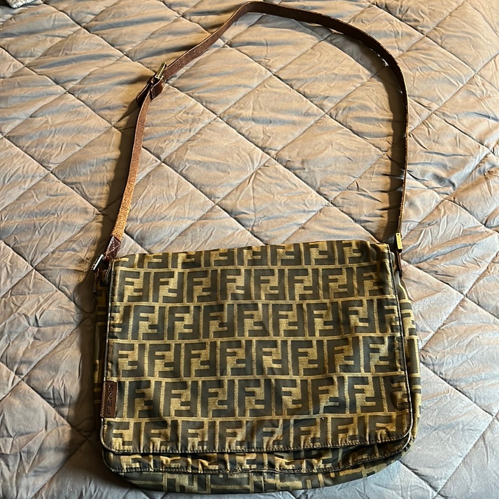 03’ Authentic Fendi Messenger Bag